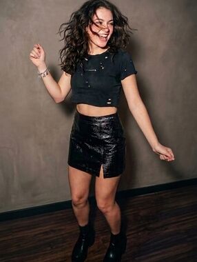 NWOT Aritzia Wilfred Free Crinkle Faux Leather Mini Skirt Size 00